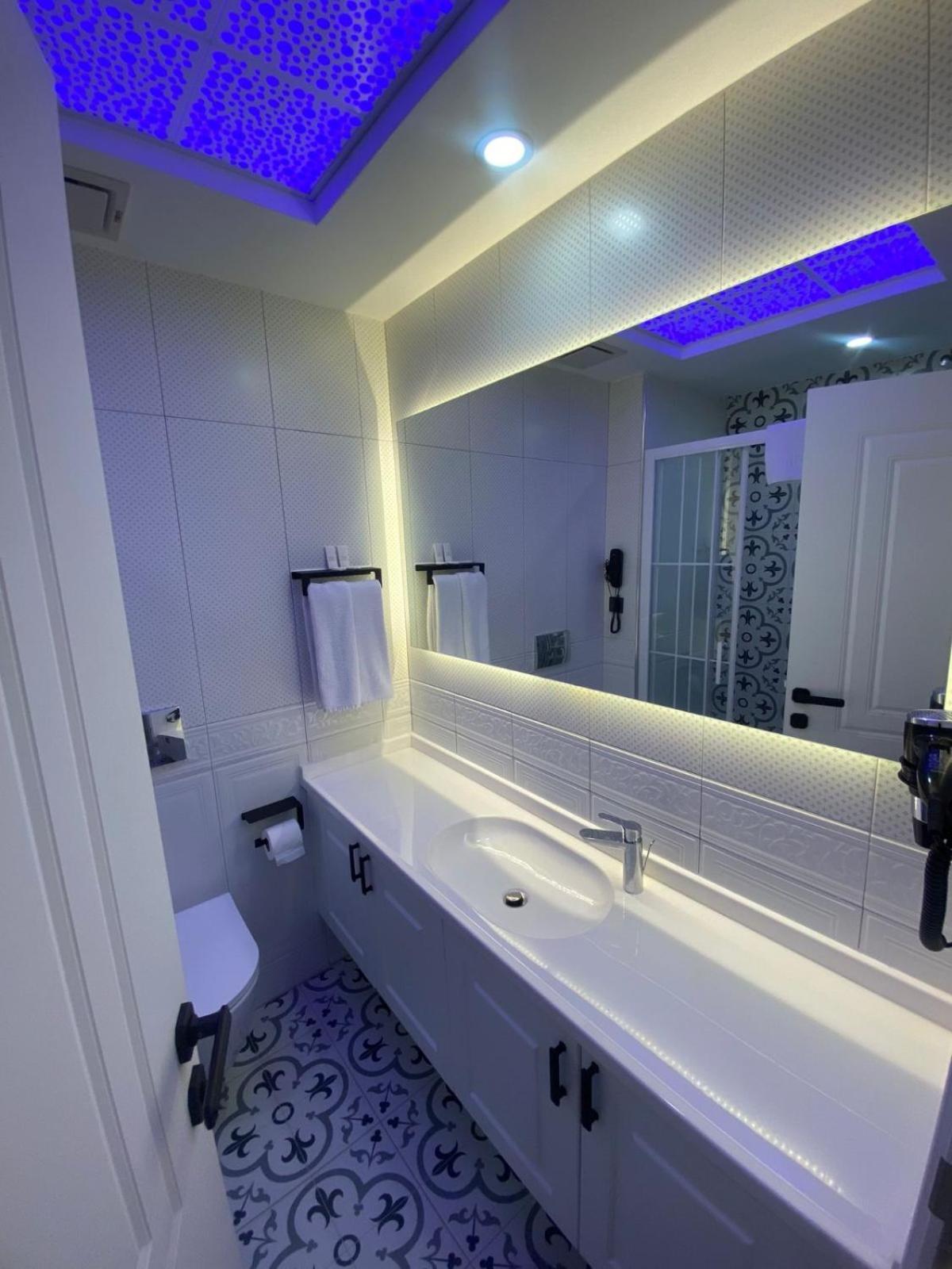 Park Milano Hotel İzmir Buitenkant foto